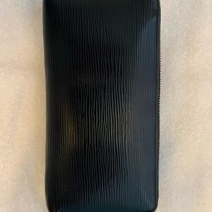 Louis Vuitton Zippy Wallet